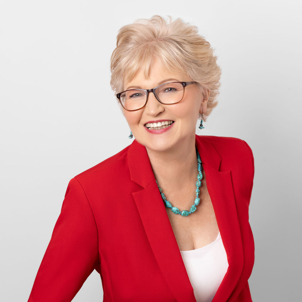 Louise.Portrait.Collection.2022-9