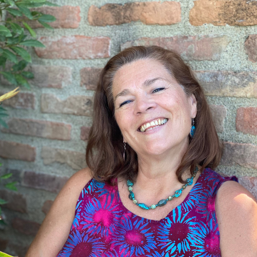 Ann Hession headshot brick wall